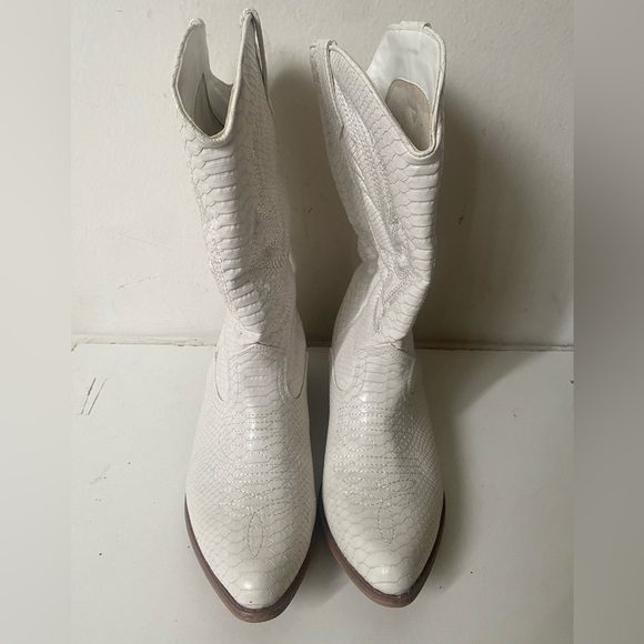 COCONUTS BY MATISSE PYTHON COWBOY BOOT WHITE - Picture 2 of 12